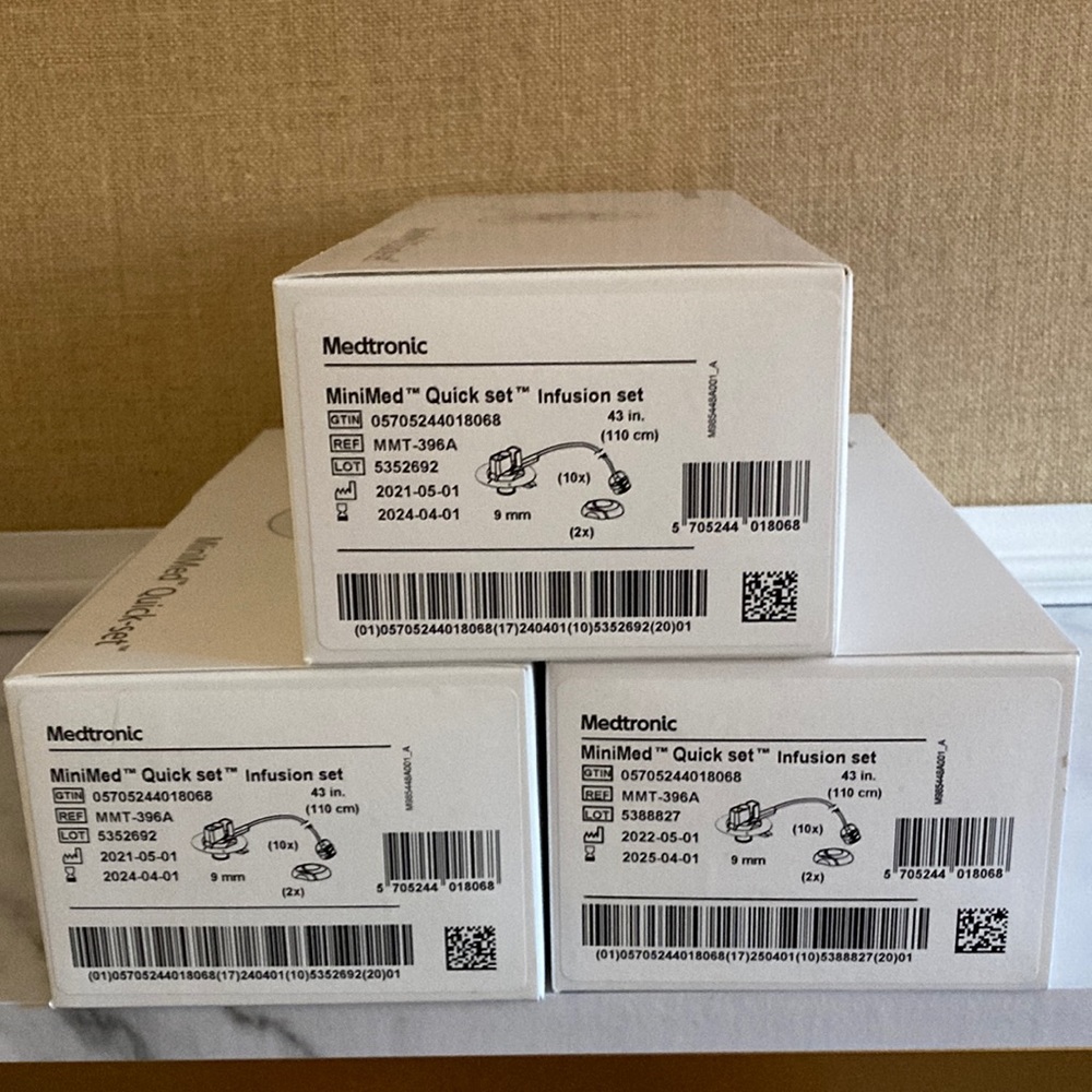 Set of 3 mini med insertion sets and resevoirs